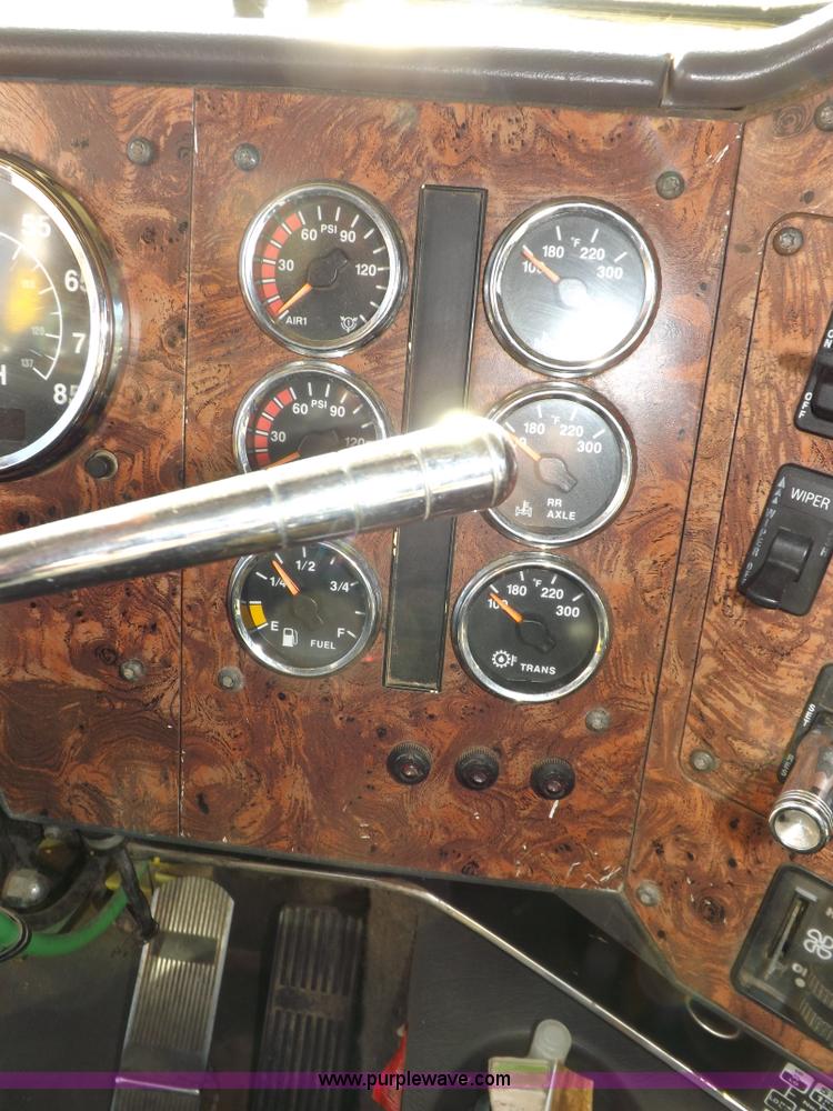 image for item I9219 1998 International F9370 Eagle semi truck