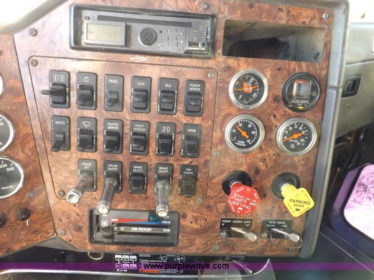 image for item I9219 1998 International F9370 Eagle semi truck