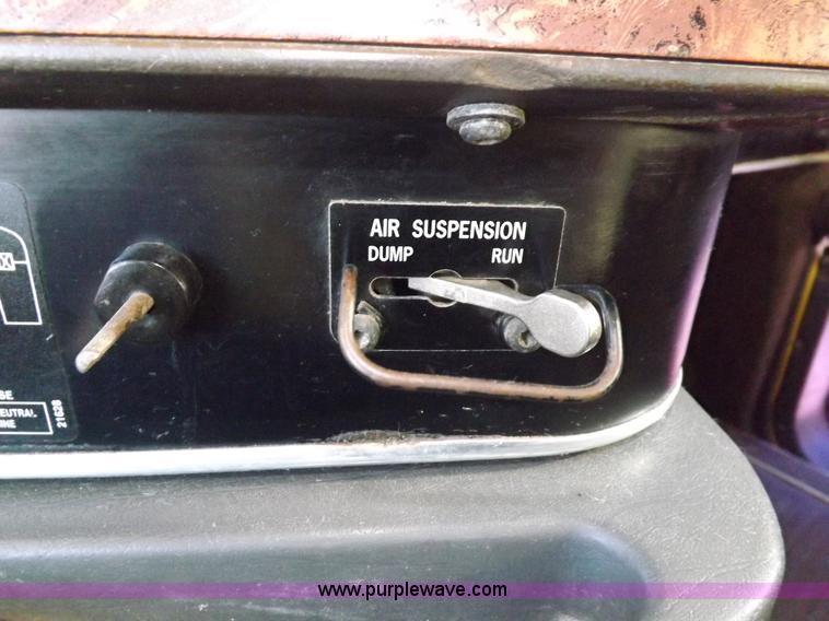 image for item I9219 1998 International F9370 Eagle semi truck