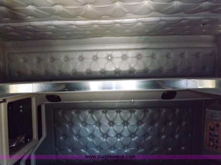 image for item I9219 1998 International F9370 Eagle semi truck