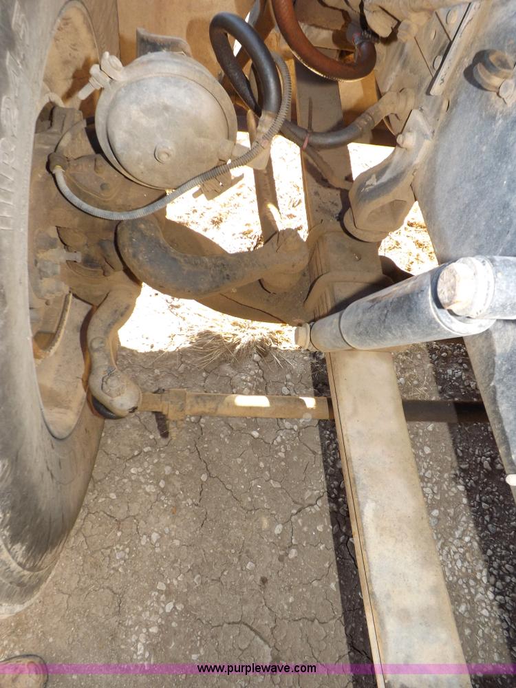 image for item I9219 1998 International F9370 Eagle semi truck