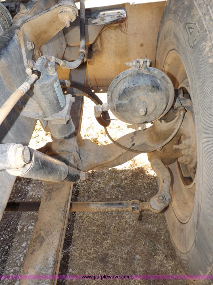 image for item I9219 1998 International F9370 Eagle semi truck