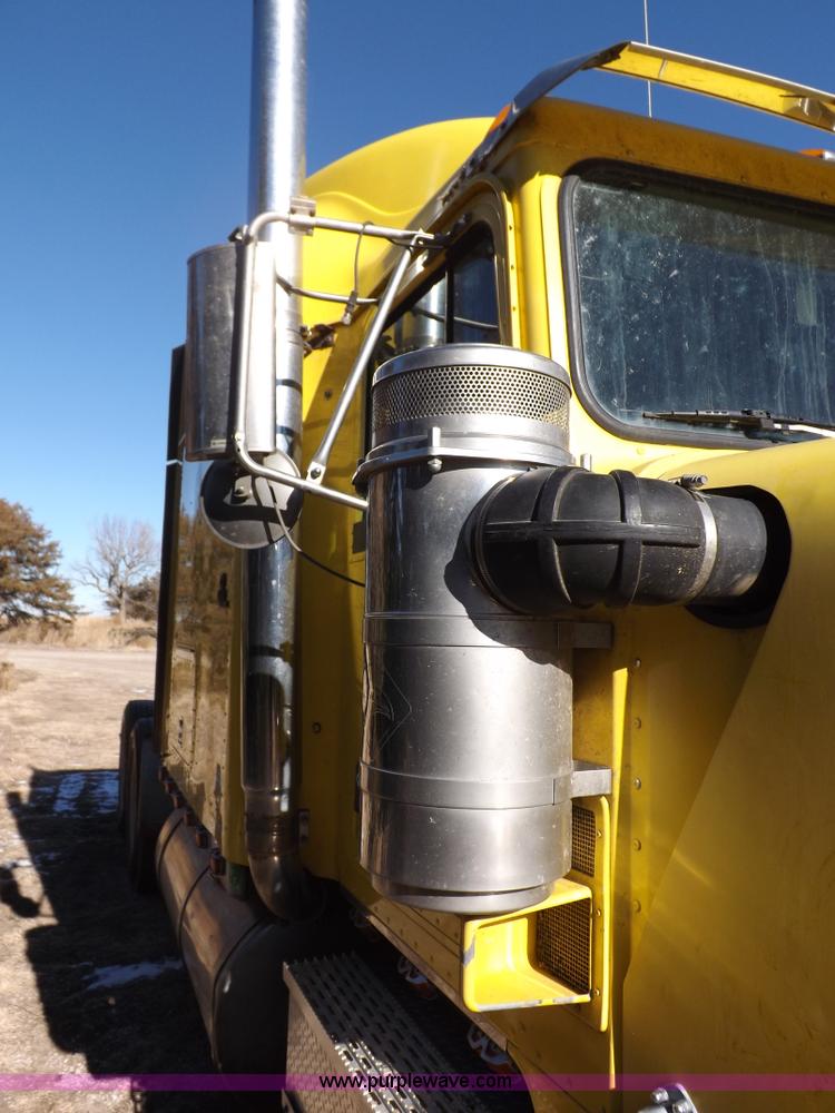 image for item I9219 1998 International F9370 Eagle semi truck