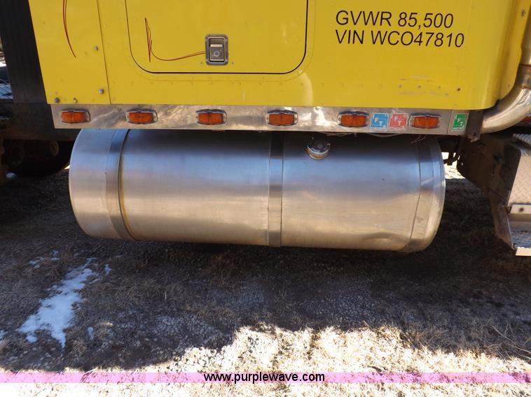 image for item I9219 1998 International F9370 Eagle semi truck