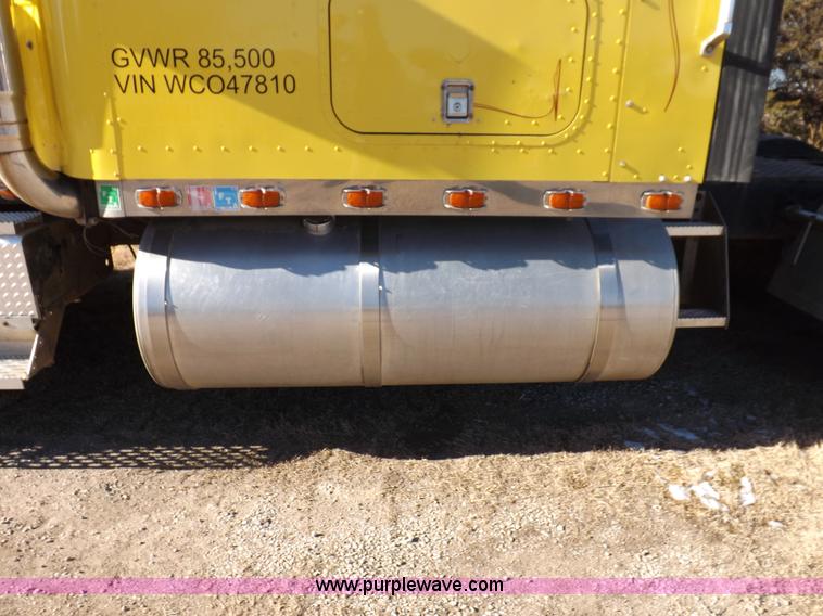 image for item I9219 1998 International F9370 Eagle semi truck