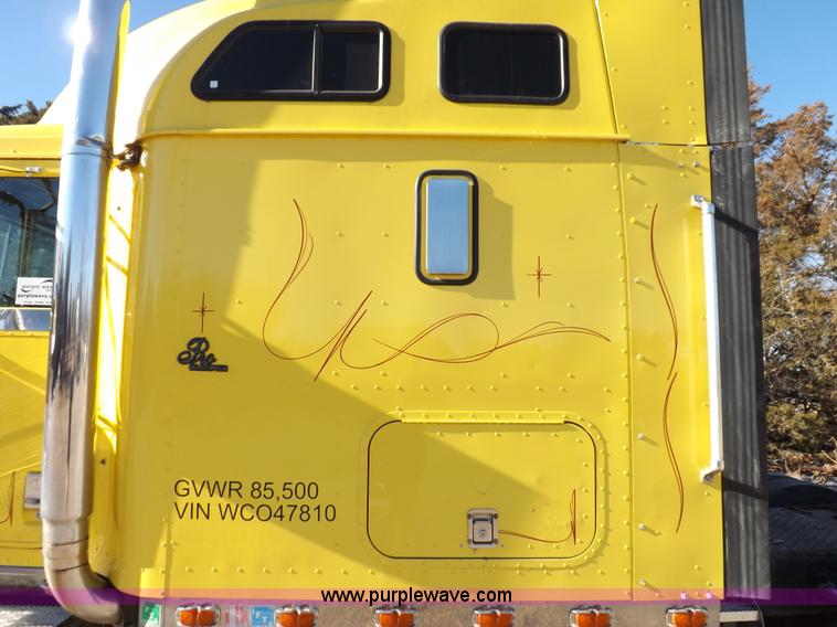 image for item I9219 1998 International F9370 Eagle semi truck