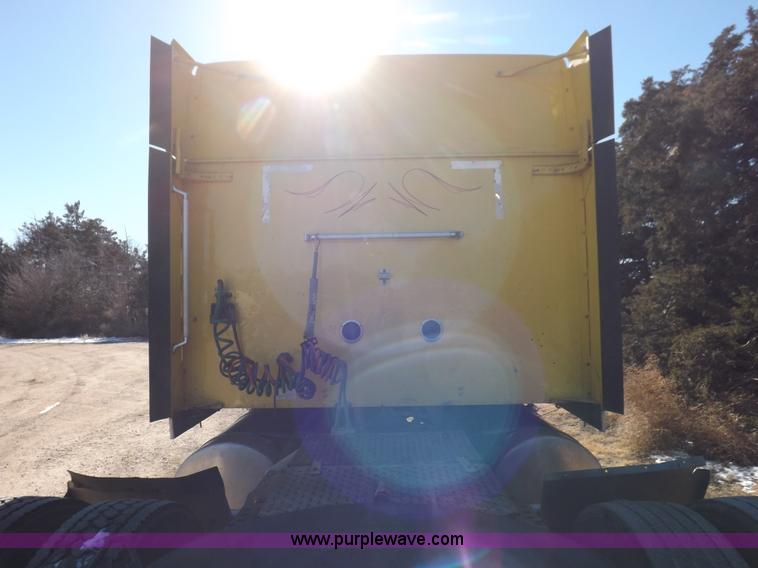 image for item I9219 1998 International F9370 Eagle semi truck