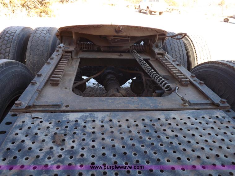 image for item I9219 1998 International F9370 Eagle semi truck