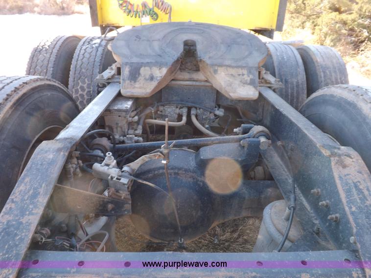 image for item I9219 1998 International F9370 Eagle semi truck