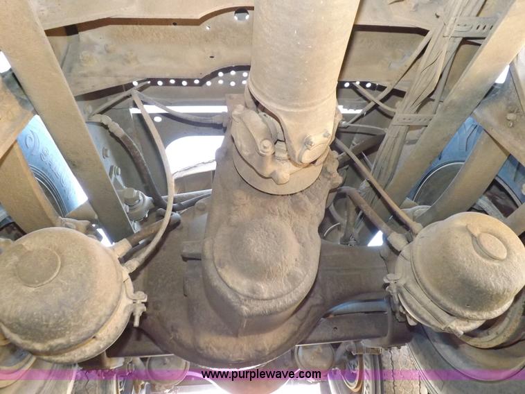 image for item I9219 1998 International F9370 Eagle semi truck