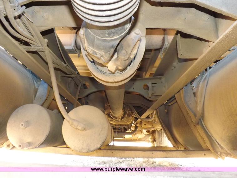 image for item I9219 1998 International F9370 Eagle semi truck