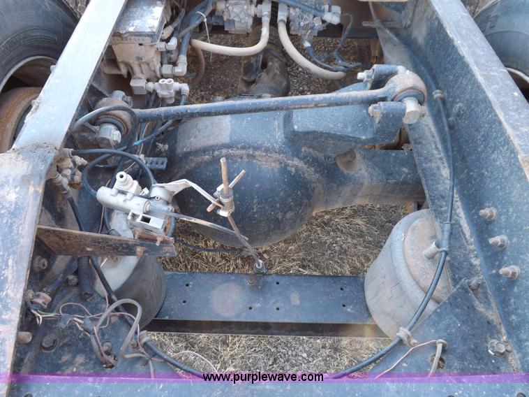 image for item I9219 1998 International F9370 Eagle semi truck