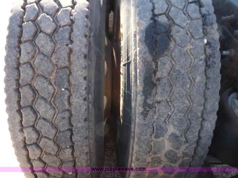 image for item I9219 1998 International F9370 Eagle semi truck