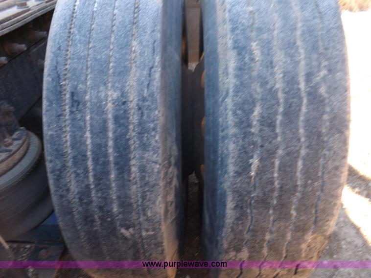 image for item I9219 1998 International F9370 Eagle semi truck