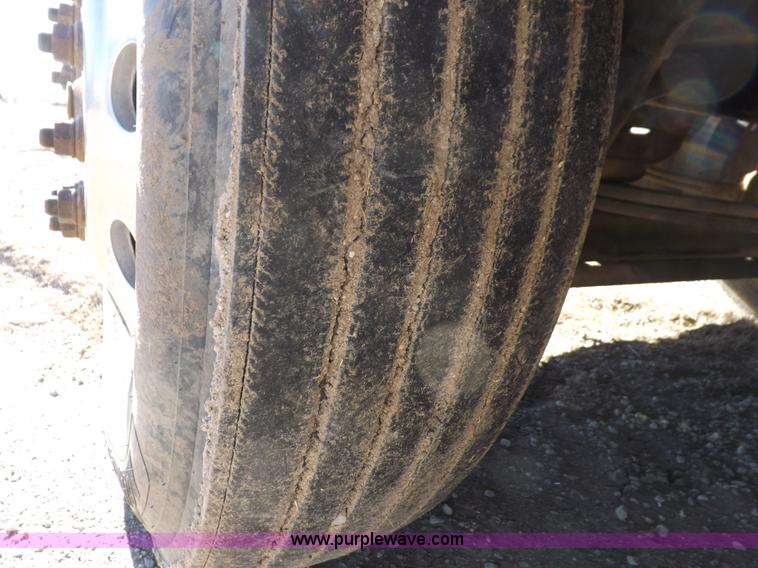 image for item I9219 1998 International F9370 Eagle semi truck