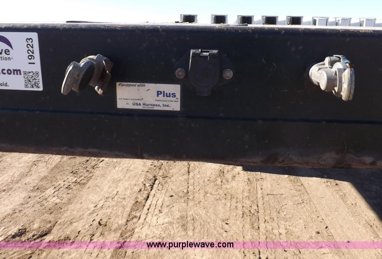 image for item I9223 2007 Transcraft step deck trailer