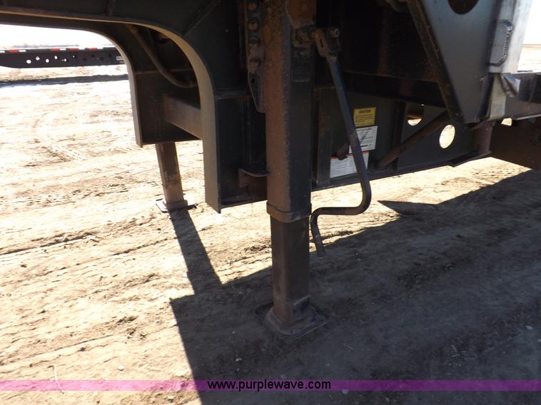 image for item I9223 2007 Transcraft step deck trailer