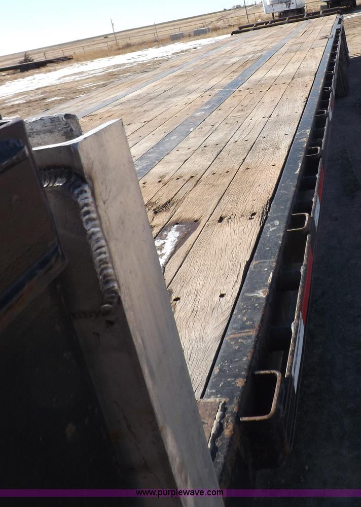 image for item I9223 2007 Transcraft step deck trailer