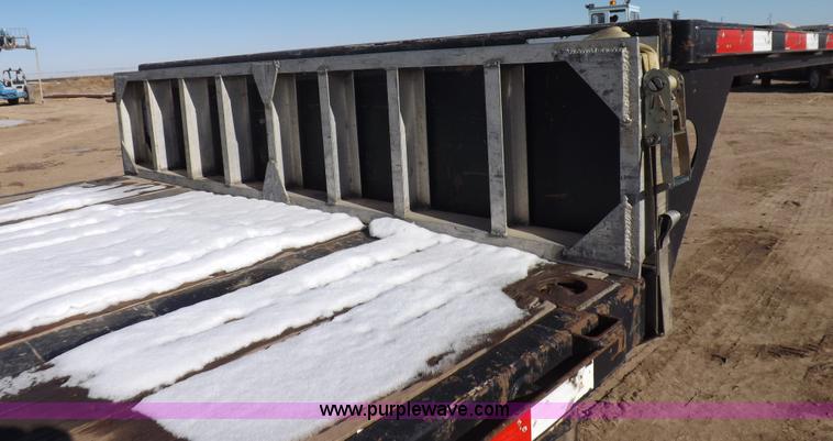 image for item I9223 2007 Transcraft step deck trailer