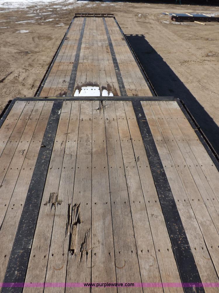 image for item I9223 2007 Transcraft step deck trailer