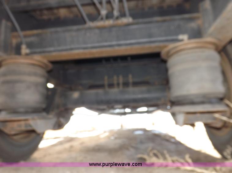 image for item I9223 2007 Transcraft step deck trailer