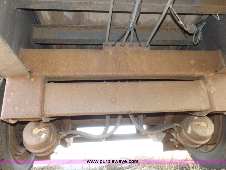 image for item I9223 2007 Transcraft step deck trailer