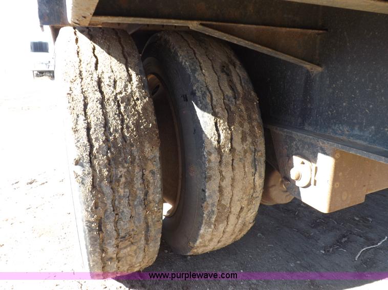 image for item I9223 2007 Transcraft step deck trailer