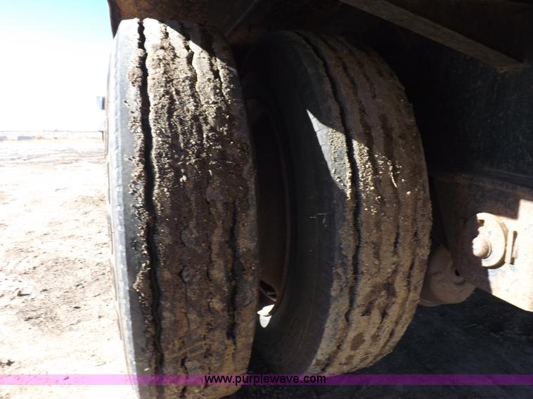 image for item I9223 2007 Transcraft step deck trailer