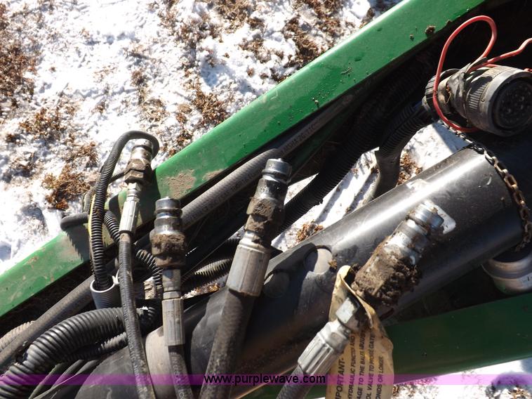 image for item I9237 2010 John Deere 568 round baler