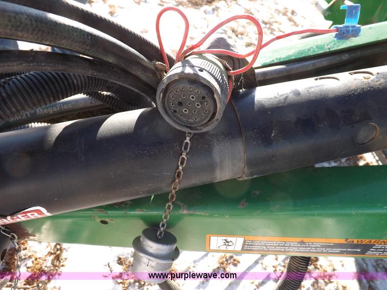 image for item I9237 2010 John Deere 568 round baler