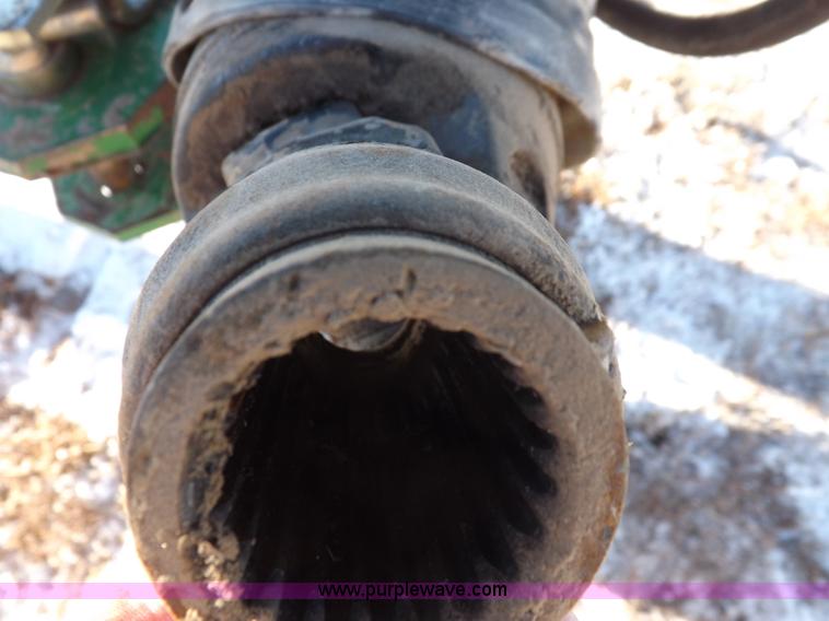 image for item I9237 2010 John Deere 568 round baler