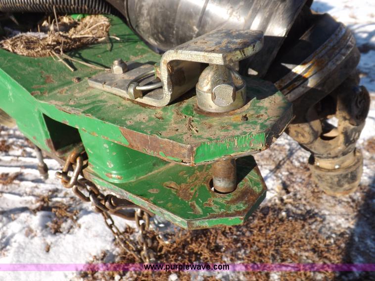 image for item I9237 2010 John Deere 568 round baler