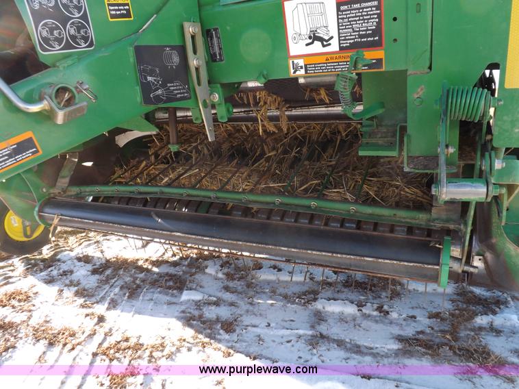 image for item I9237 2010 John Deere 568 round baler