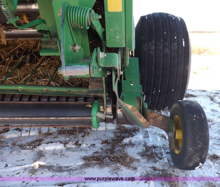 image for item I9237 2010 John Deere 568 round baler