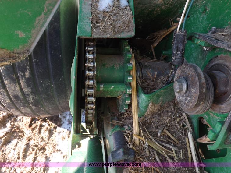 image for item I9237 2010 John Deere 568 round baler