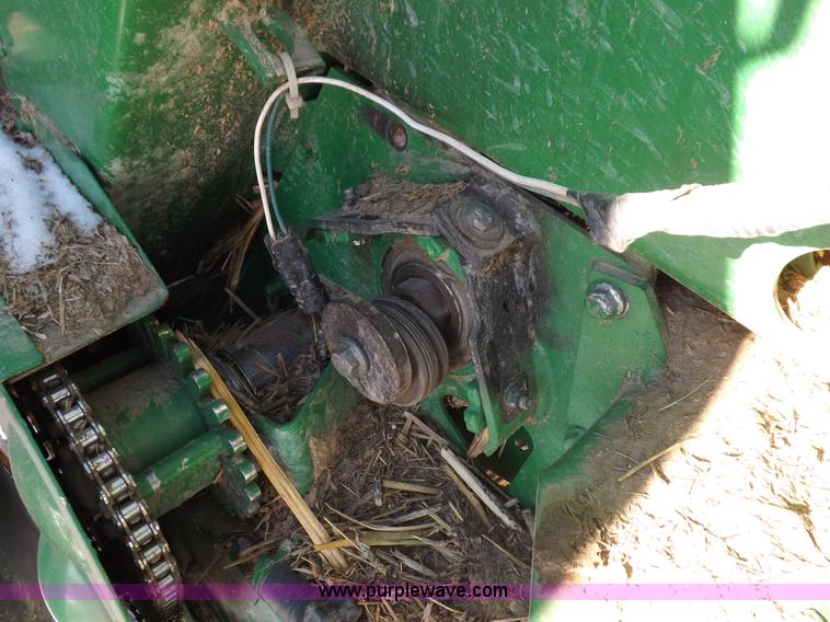 image for item I9237 2010 John Deere 568 round baler