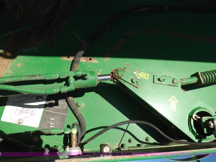 image for item I9237 2010 John Deere 568 round baler