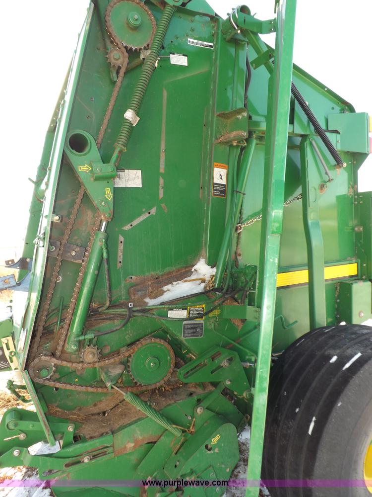 image for item I9237 2010 John Deere 568 round baler