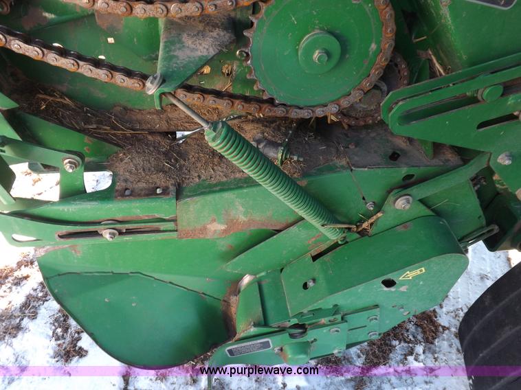 image for item I9237 2010 John Deere 568 round baler