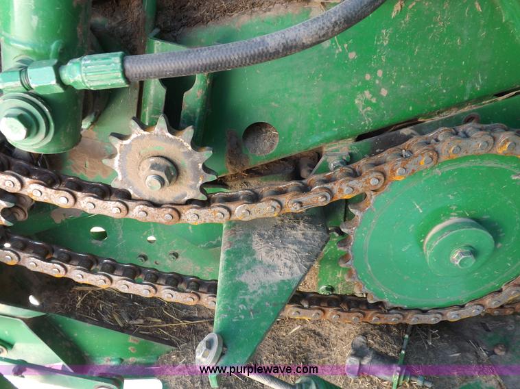 image for item I9237 2010 John Deere 568 round baler