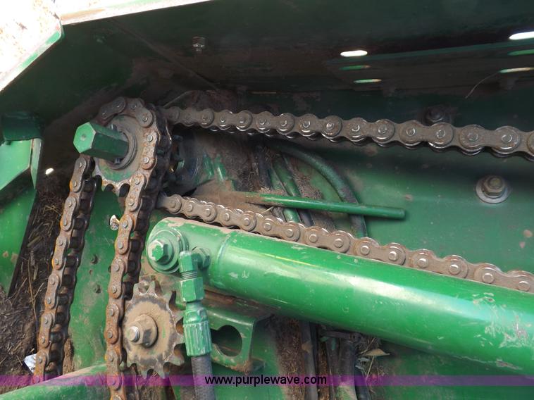 image for item I9237 2010 John Deere 568 round baler