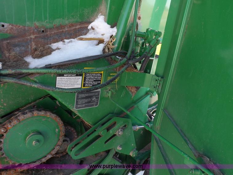 image for item I9237 2010 John Deere 568 round baler