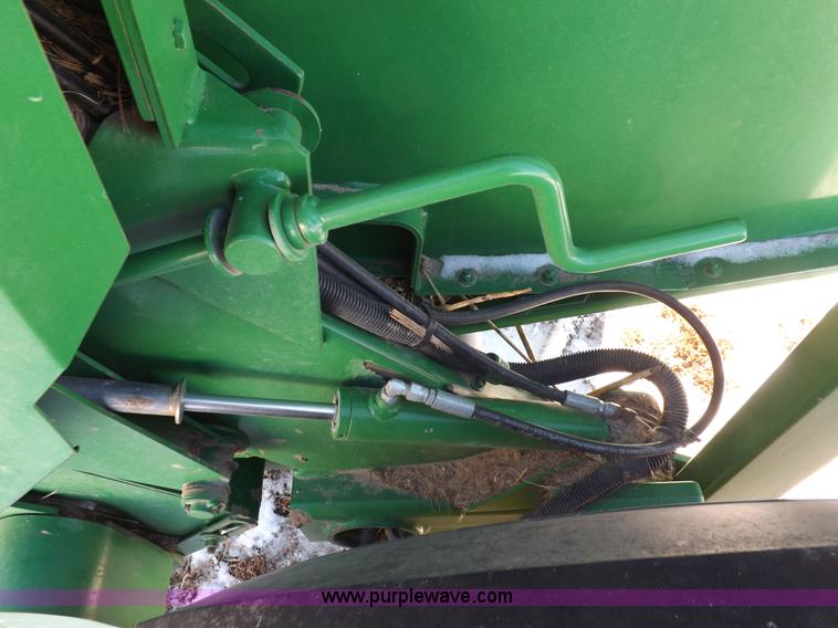 image for item I9237 2010 John Deere 568 round baler