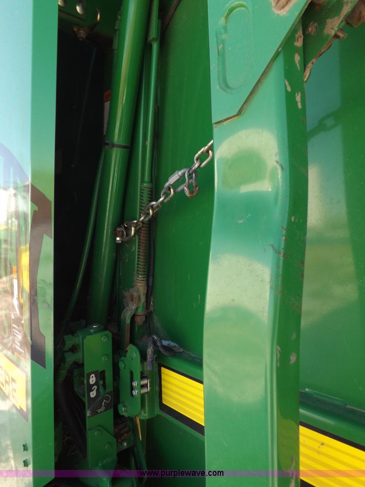 image for item I9237 2010 John Deere 568 round baler