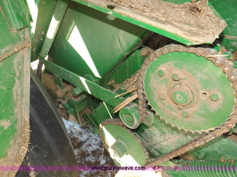 image for item I9237 2010 John Deere 568 round baler