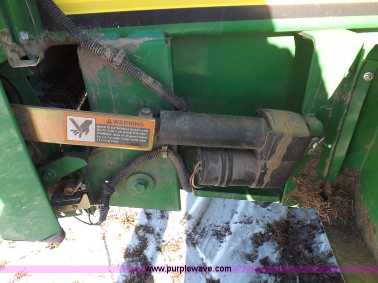 image for item I9237 2010 John Deere 568 round baler