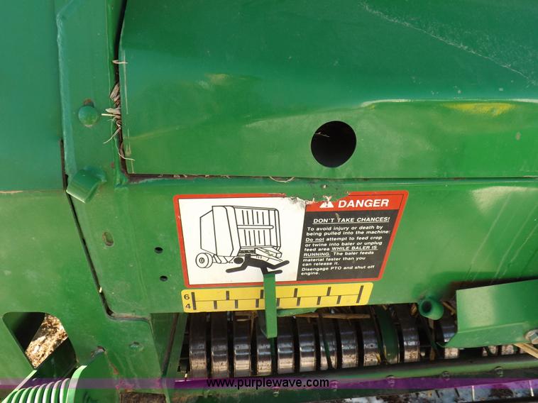 image for item I9237 2010 John Deere 568 round baler