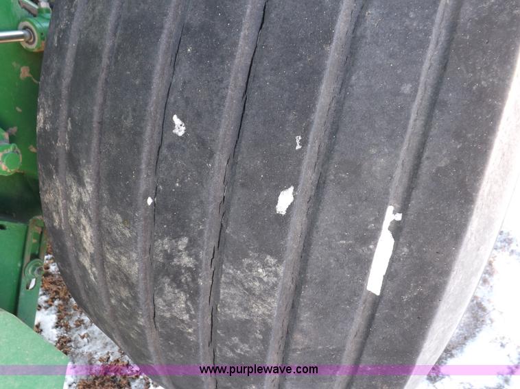 image for item I9237 2010 John Deere 568 round baler