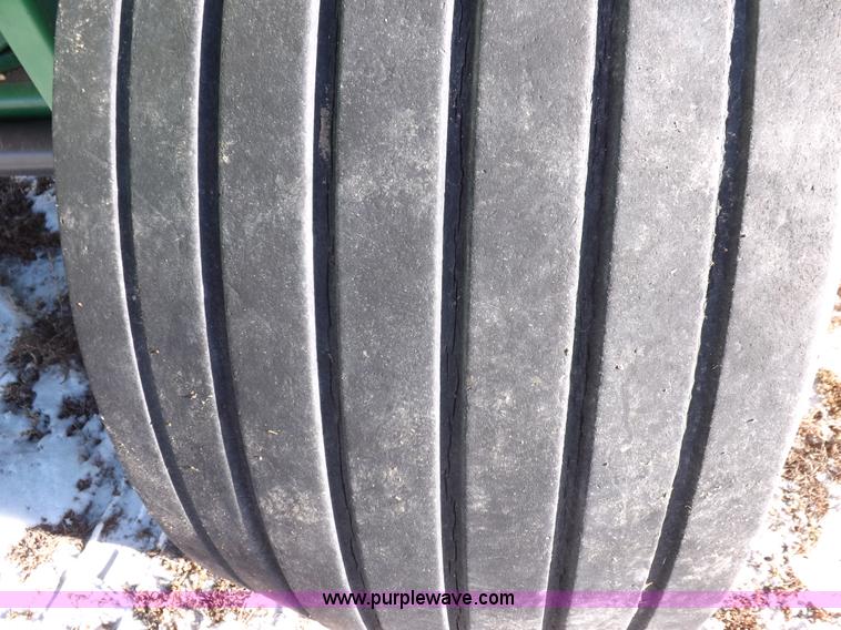 image for item I9237 2010 John Deere 568 round baler