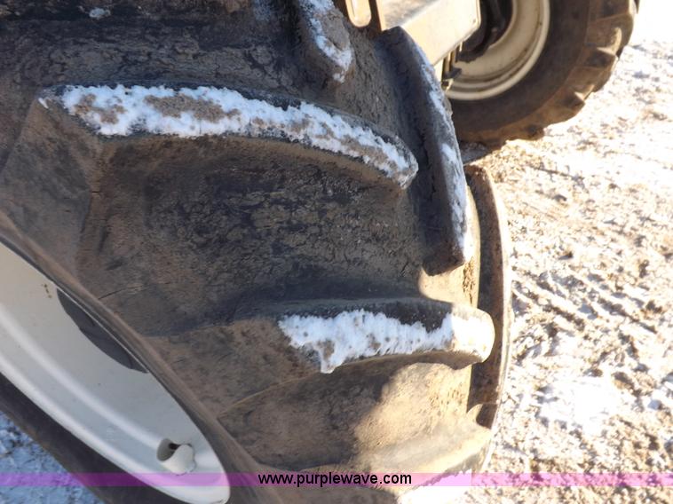 image for item I9239 New Holland LM435A telehandler